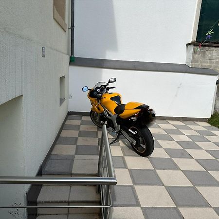 Simple Room In Luxembourg City Exterior foto