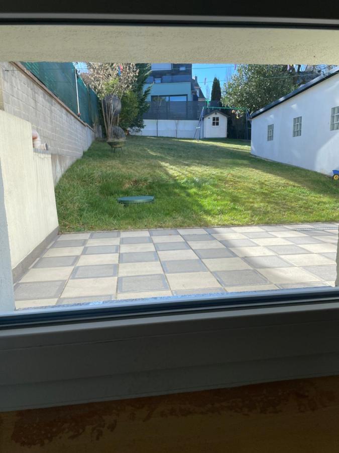 Simple Room In Luxembourg City Exterior foto