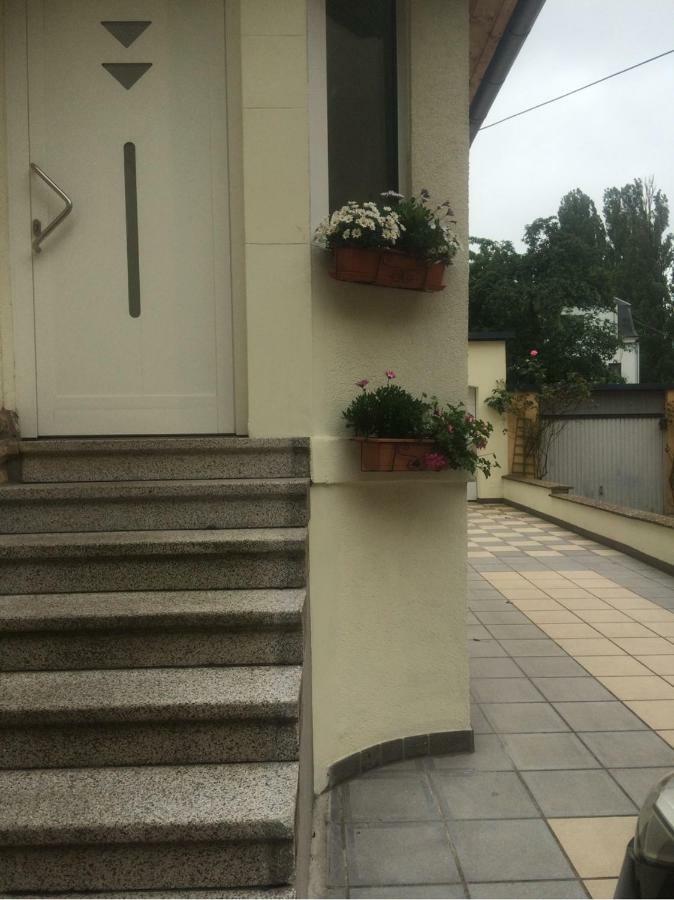Simple Room In Luxembourg City Exterior foto