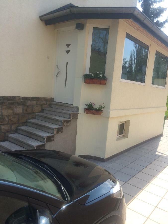 Simple Room In Luxembourg City Exterior foto